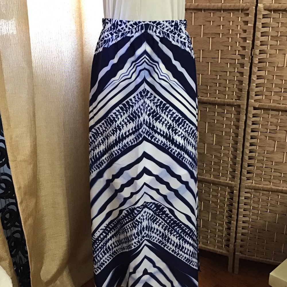 🌸SPRING SALE🌼 Chicos maxi skirt with side slit